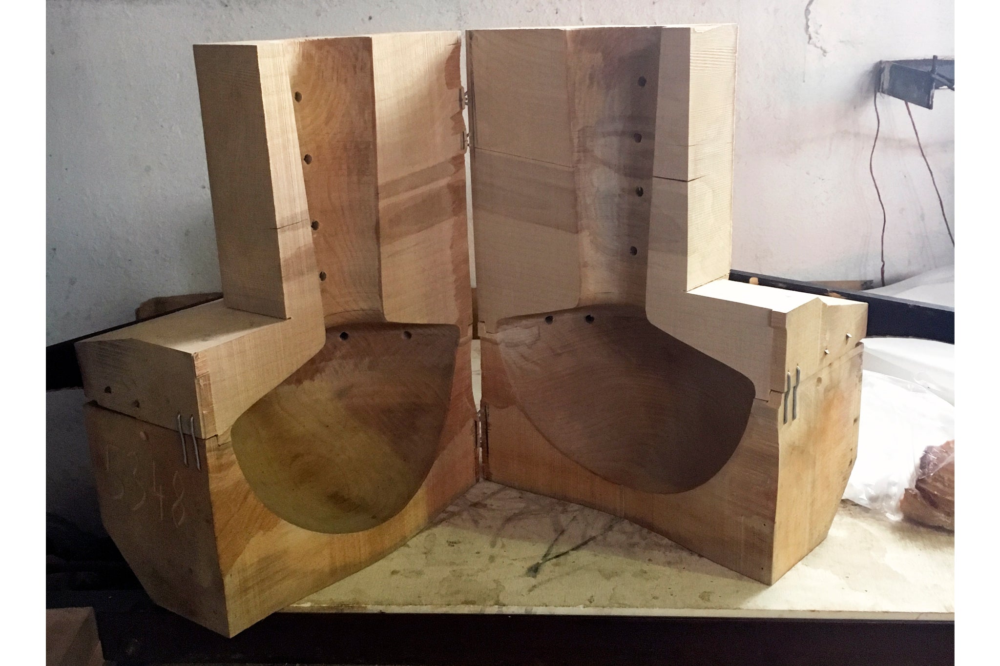 Gauge vase large mould